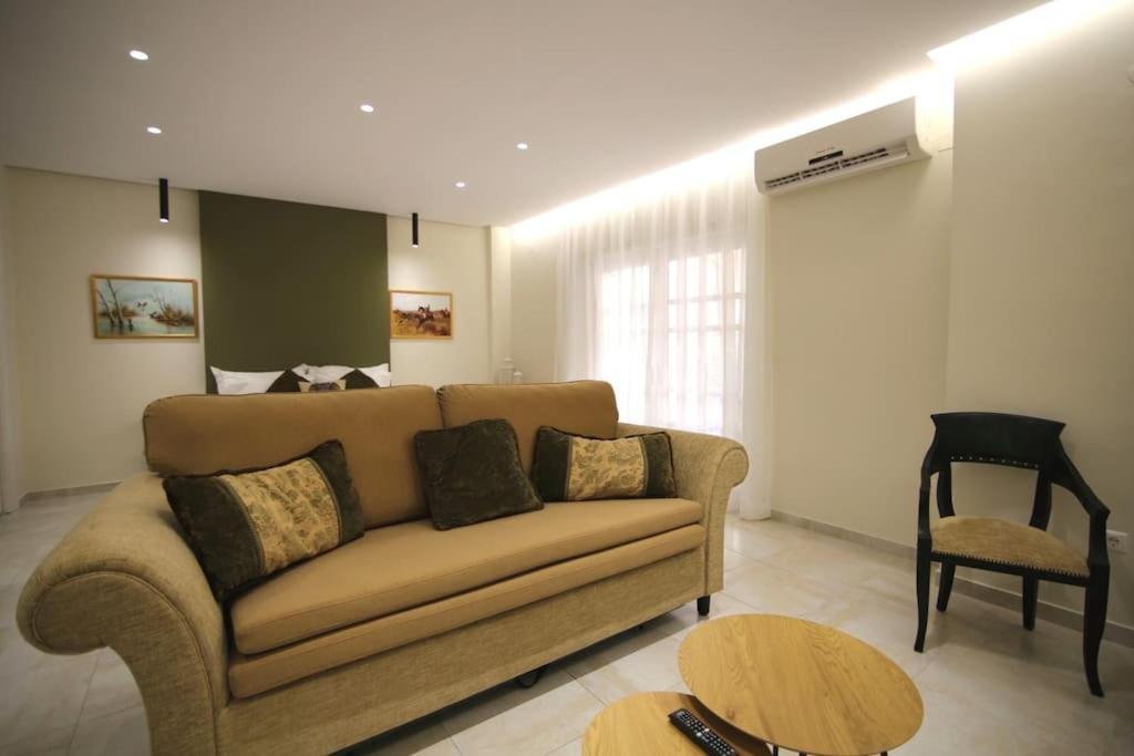 Eclectic Apartment Near Downtown Ираклион Экстерьер фото