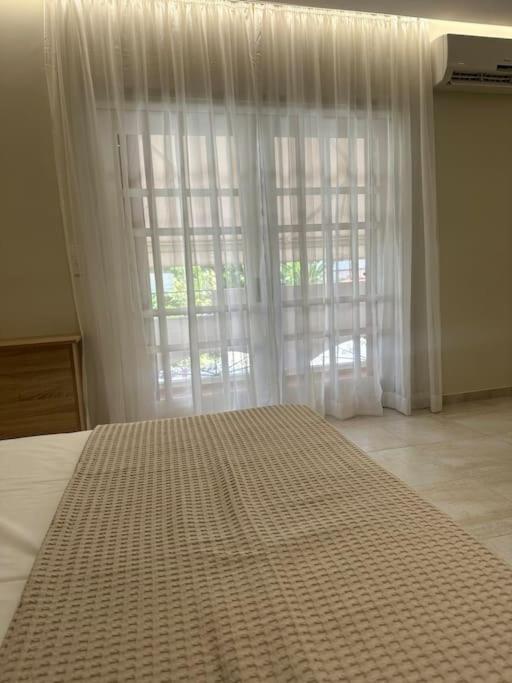 Eclectic Apartment Near Downtown Ираклион Экстерьер фото