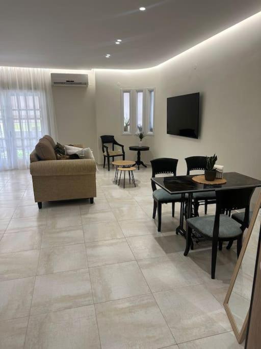 Eclectic Apartment Near Downtown Ираклион Экстерьер фото