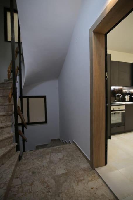 Eclectic Apartment Near Downtown Ираклион Экстерьер фото